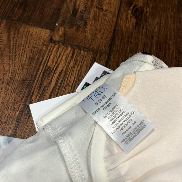 Time and Tru Cheetah Print
Tankini Swim Top Size S (4-6) - Picture 11 of 12